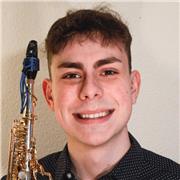 Estudiante de Grado Superior de Música en la especialidad de interpretación (Saxofón)